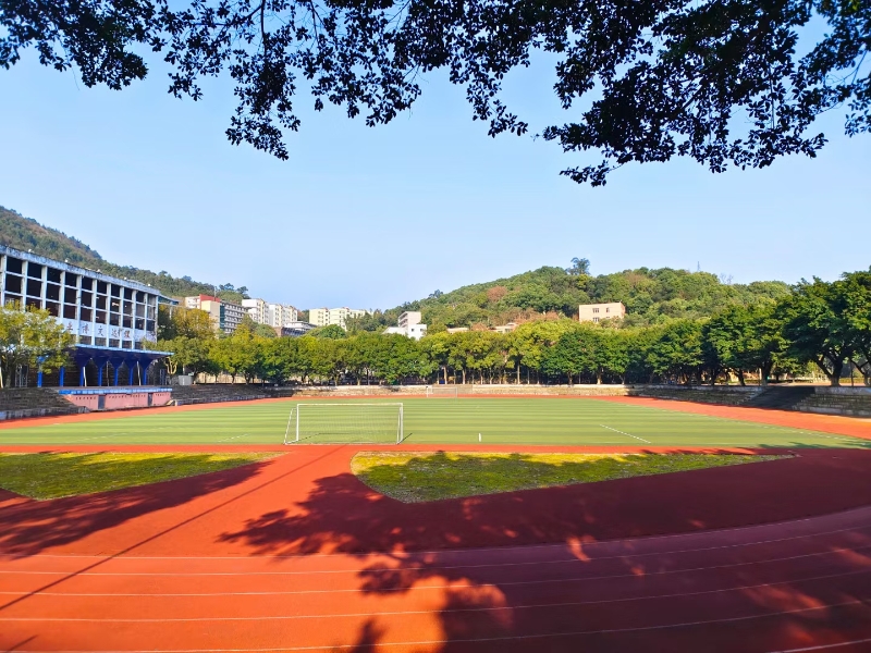 星湖校区田径场.jpg